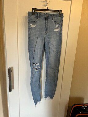 American Eagle Light Wash Ripped Skinny Jeans Size 10 Long